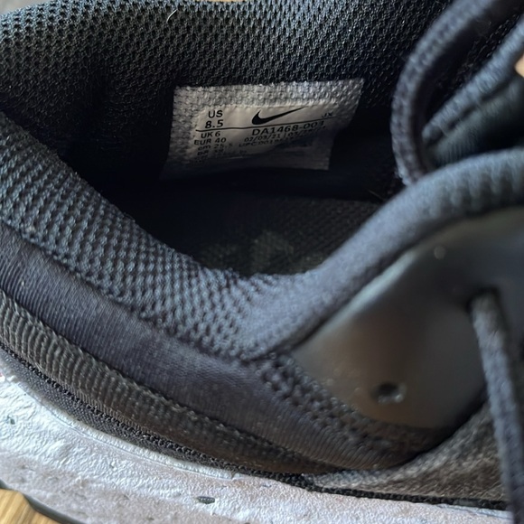 Like New Black Nikes - Picture 6 of 6
